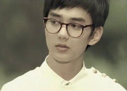 Yoo Seung Ho glasses~